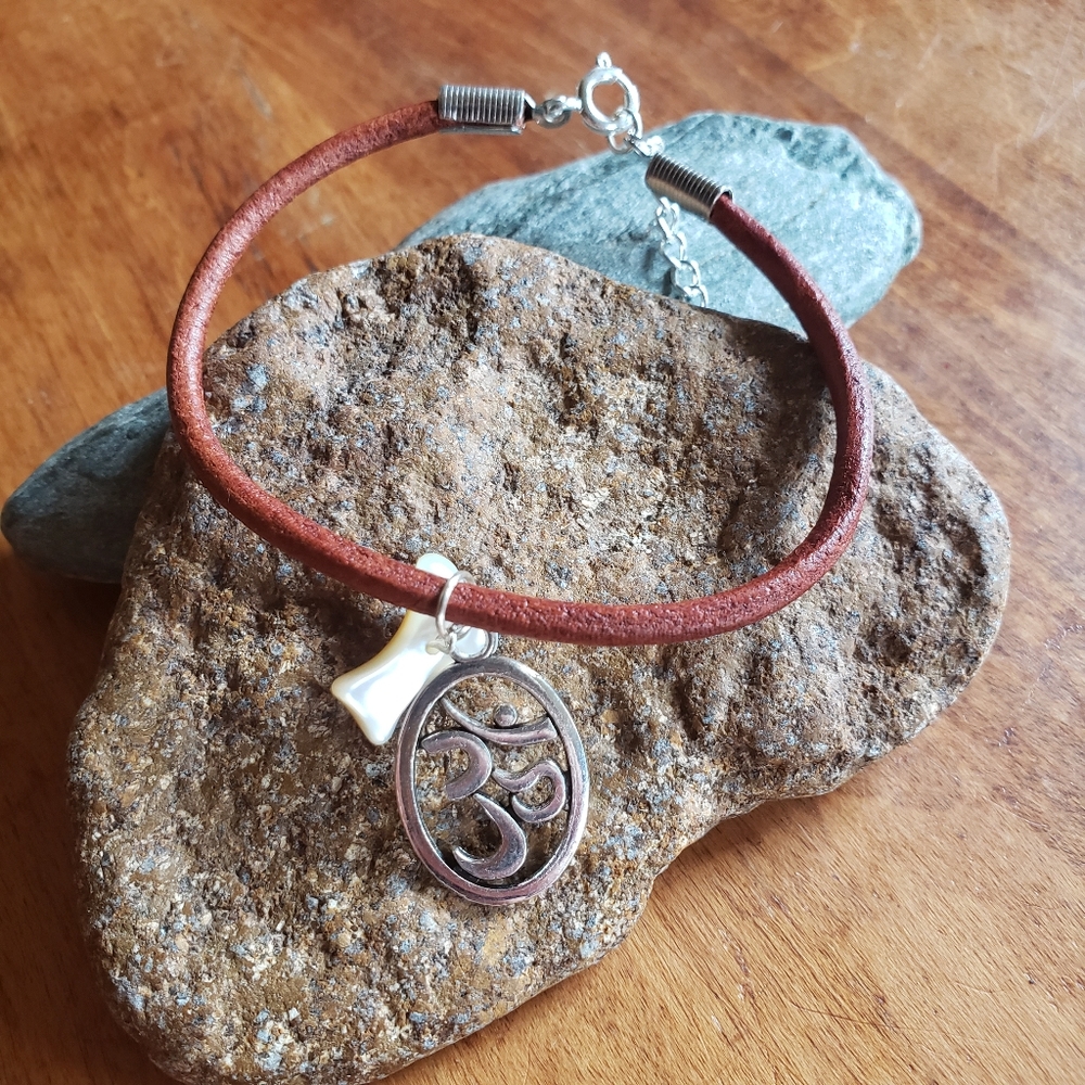Handmade OM Aum Charm Seashell Stone Genuine Brown Leather Healing Zan Bracelet